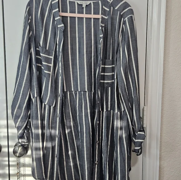 Striped Navy and White Top - Picture 13 of 13